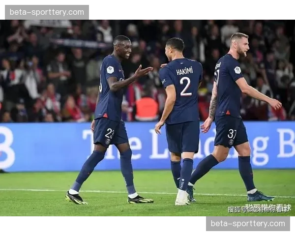 马赛高位逼抢体系瓦解里昂残阵 格林伍德自由人角色激活进攻纵深